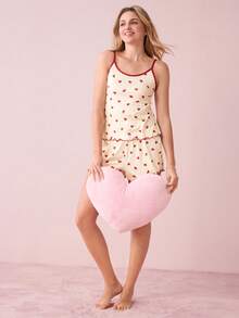 SHEIN 2 件情人节心形印花吊带背心和荷叶边下摆短裤睡衣套装 - 杏色 - 查看 7