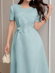 Vestido de verano de mujer de cuello redondo elegante y texturizado, de manga corta - Celeste - Ver 2