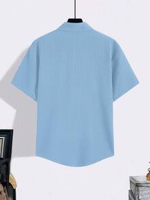 Manfinity Homme Áo sơ mi nam cỡ lớn, màu trơn, cài một hàng khuy, tay ngắn, kiểu dáng thường ngày, có túi. - Màu xanh nhạt - Xem 2
