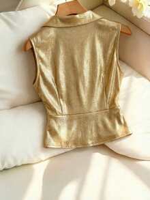 Franclia 缎面翻领V领褶裥无袖衬衫，收腰修身女式衬衫 - 金色 - 查看 2