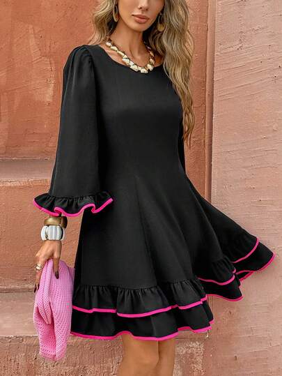Selianne 女士春夏波西米亚风黑色迷你连衣裙，撞色玫瑰红滚边，船领，七分喇叭袖，宽松A字裙摆，荷叶边下摆设计，适合活力假日、温泉度假村、海滩旅行休闲、居家休闲、户外音乐节度假等场合穿着。
