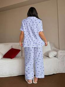 SHEIN Napfluff CURVE Bộ đồ ngủ tay ngắn màu đỏ rượu vang nhăn nhúm in hình trái tim và trắng, có cổ cài nút. - Màu xanh lam - Xem 3