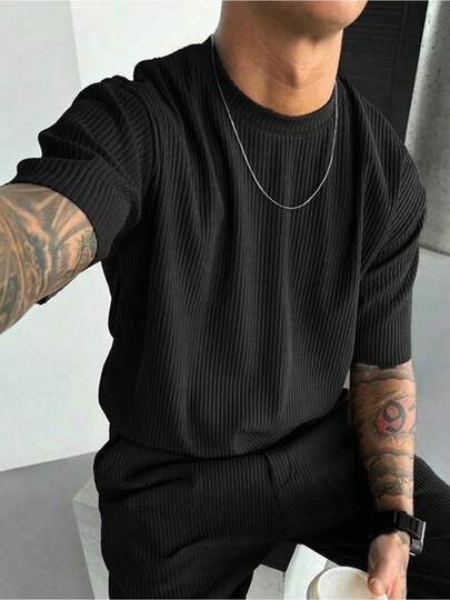 Camiseta de manga corta acanalada de verano para hombre Con un diseño clásico de cuello redondo, este tejido ligero de poliéster ofrece una comodidad transpirable. Disponible en colores lisos, combina una estética retro con un estilo deportivo y desenfadado, lo que la hace ideal para el uso diario.