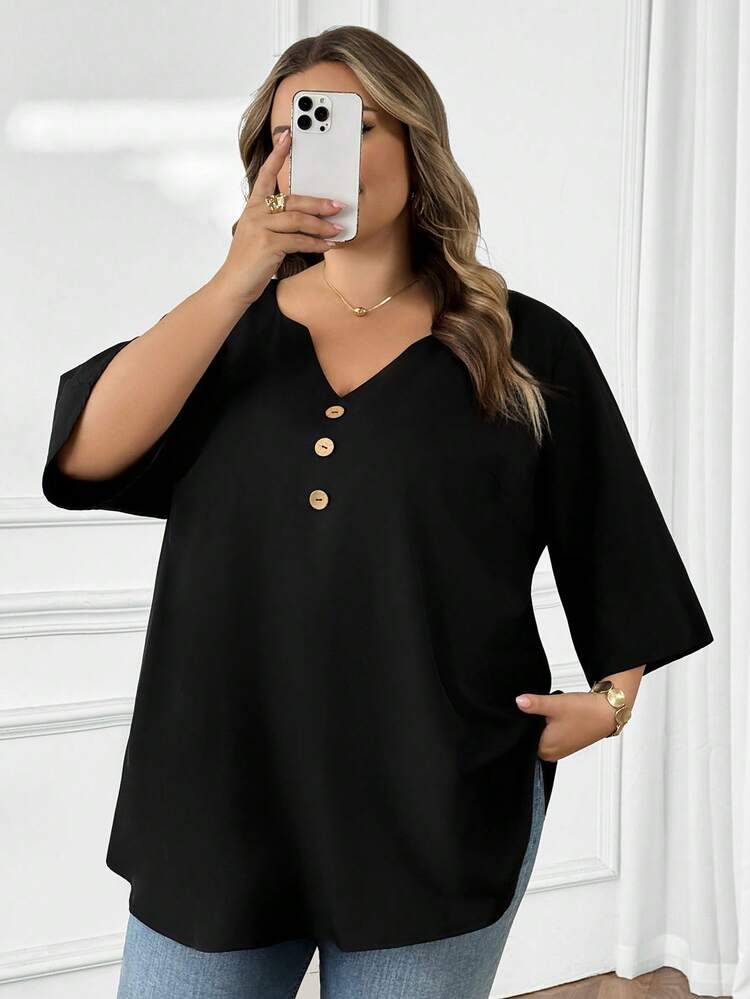 SHEIN CURVE+ Blusa suelta negra de talla grande con botones decorativos, cuello con muesca y mangas 3/4, blusa negra de cuello con muesca, blusa de moda para mujer - Negro - Añade 6