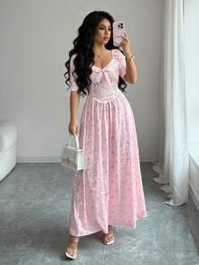 Elenzga 女士优雅时尚通勤休闲舒适迷人复古简约高端浪漫假日宫廷网纱刺绣拼接可拆卸花朵方领泡泡袖收腰A字碎花连衣裙（随机印花） - 粉色 - 查看 1