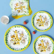 Juego desechable de platos, servilletas y vasos con diseño de bestias adorables, sirve para 8 invitados. Este conjunto de suministros desechables para fiestas (que incluye platos, servilletas y vasos) es perfecto para fiestas de cumpleaños, bodas y picnics familiares. - Ver 5