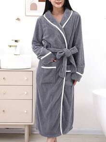 1 buah Jubah Mandi Lembut Kasual untuk Wanita dengan Trim Kontras dan Hem Panjang, Pakaian Santai Musim Panas, Pakaian Rumah Ringan, Dekorasi Kamar Mandi Pernikahan - Light Grey - View 6
