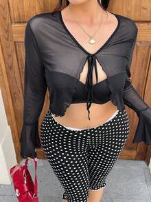 SHEIN EZwear Blusa de manga corta con lazo delantero y borde con volantes para mujer de talla grande - Negro - Ver 4