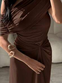 Modelyn 婚礼季、春夏休闲优雅通勤、日常约会、生日派对、办公室穿着、闺蜜小聚、高端宴会、派对，露肩裹身领无袖前褶设计，修身长裙，薄荷绿针织女士超长连衣裙 - 咖啡棕 - 查看 2