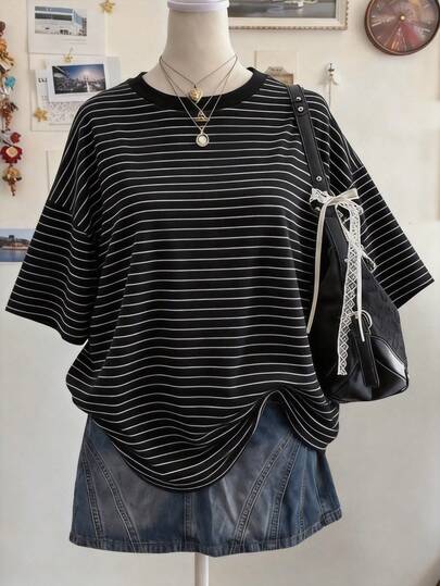 Lalippa Czarno-biały, pasiasty, cyfrowy nadruk, oversize'owy T-shirt damski o średniej długości, z okrągłym dekoltem i odkrytymi ramionami, nieformalny prezent dla przyjaciół