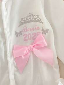 新生女宝宝礼盒套装，包含蝴蝶结皇冠印花长袖连体衣、手套和帽子，共3件套 - 白色 - 查看 3