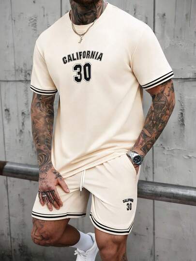 Manfinity Homme Conjunto casual de camiseta con cordón y pantalones cortos con estampado de letras para hombres, color albaricoque, conjunto de dos piezas casual de primavera/verano para hombres, conjunto de dos piezas de color crema para hombres, conjunto de dos piezas de verano para hombres, conjunto de dos piezas de pantalones cortos y camiseta para hombres, conjunto coordinado para hombres para uso diario, viajes de fin de semana, expediciones de viaje, entornos de trabajo relajados, regalo para novio/esposo, regalo de aniversario/cumpleaños, fiesta de verano, vacaciones, conjunto de pantalones cortos y camiseta de hip hop para hombres, inspirado en la ciudad de baloncesto