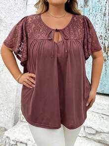 SHEIN CURVE+ 大码女式花卉蕾丝拼接前系带荷叶袖T恤毕业礼服/女士毕业礼服/白色毕业礼服/毕业套装/大码T恤夏季/乡村/海滩度假套装/海滩套装/沙滩装 - 棕色 - 查看 4