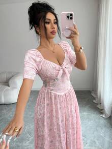 Elenzga 女士优雅时尚通勤休闲舒适迷人复古简约高端浪漫假日宫廷网纱刺绣拼接可拆卸花朵方领泡泡袖收腰A字碎花连衣裙（随机印花） - 粉色 - 查看 6