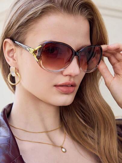 Visivana 1pc Women's Fashionable Sunglasses With Fox Shaped Decoration On Round Pc Frame, Suitable For Traveling Sunglasses Beach Sun Glasses Beach Accessories For Women Sun Glasses Sunglasses Shades Basics And Suit For Sweater Jeans Sweatpants Hoodie Jackets Dress And Long Sleeve Shirt Fashionable Shade Elegant Outfit Family Outings Travel Vacation Holiday For Summer Beach Vacation,Outdoor,Travel Modern Elegant Fashion Accessories Casual Elegant Modern Party Bohemia Style ,Gifts For Mother's Day, Graduation Season And Vacation Season