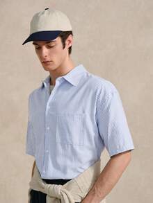 VeloEdit Camisa Social de Manga Curta Masculina Tecida com Listras e Bolso no Peito, Azul e Branca, Adequada para Uso Casual ou de Escritório no Verão, Gola de Algodão, para Amigos, Itens de Casal Tênis Preppy, Presente do Dia dos Pais, Dinheiro Antigo, para Namorado, Looks para Homens - Azul e Branco - Visão 10