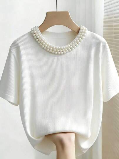 SHEIN Franclia Áo tank top nữ màu trắng trơn cổ tròn tay loe dáng regular fit đính ngọc trai, Áo thun nữ dáng regular, Áo thun nữ cổ tròn tay loe, Áo mùa hè màu trơn thanh lịch, Áo thanh lịch nữ, Áo thun nữ thanh lịch thường ngày, Áo nữ đi nghỉ mát, Áo thun trắng, Áo thun trắng đính ngọc trai, Áo tay loe lãng mạn đính hạt