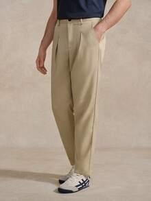 Courvante Quần tây nam màu trơn dáng rộng có túi, thích hợp mặc đi làm, màu be. Quần tây nam cạp cao xếp ly, màu kaki, kem. Phù hợp cho phong cách cổ điển, thường ngày, cuối tuần, hoạt động ngoài trời, du lịch, môi trường làm việc thoải mái hoặc các dịp bán trang trọng. Thích hợp làm quà tặng cho bạn trai/chồng, quà kỷ niệm, quà cưới, quà tennis, quà golf, quà Ngày của Cha. - Màu Khaki - Xem 8