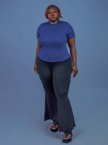 CurvyTilda T-shirt casual de verão para mulher plus size, cor lisa, gola redonda, manga curta, canelada - Azul marinho - Ver 4