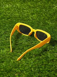 Shadewire 13 pièces Lunettes de mode à petit cadre rectangulaire rétro, design classique en plastique pour femmes et hommes, convient pour l'extérieur, les voyages, la plage, les tenues décontractées, l'été. Pour les vacances d'été à la plage, les sorties, les voyages, le style vintage Y2K, les fêtes décontractées, le style bohème. Idéal comme cadeau pour la fête des mères, la remise des diplômes et la saison des vacances. - Multicolore - Voir 5
