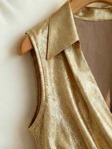 Franclia 缎面翻领V领褶裥无袖衬衫，收腰修身女式衬衫 - 金色 - 查看 4