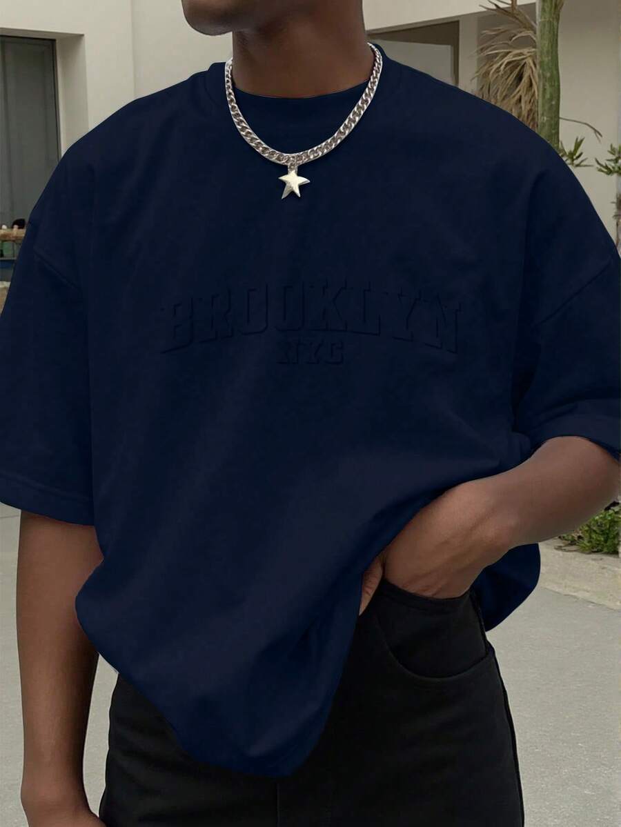 Manfinity Homme 加大码男士字母压纹圆领休闲短袖T恤 - 藏蓝色 - 查看 1