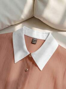 Franclia Áo sơ mi nữ thanh lịch màu hồng nhạt chất liệu chiffon nhăn, cổ trắng, tay ngắn, dáng rộng. - Màu Hồng  San hô - Xem 4