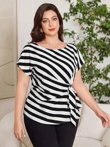 SHEIN Clasi 大码女式条纹圆领蝙蝠袖短袖侧打结休闲衬衫 - 黑與白 - 查看 9