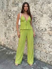 SHEIN SXY 度假绿色露背吊带上衣和裤子套装，夏季，春季，度假，海滩，绿色，派对，伊比沙岛，奢华女士两件套，夏季两件套女装，青柠绿上衣，褶皱两件套，春季两件套，绿色两件套，女士夏季套装，夏季度假套装，女士两件套，女士度假套装 - 綠色 - 查看 3