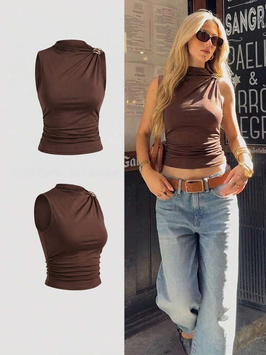 Pariaura 2026新款女士短款针织打底衫，高弹力不对称肩部设计，金属不规则纽扣细节，无袖背心T恤，休闲简约通勤风，女士必备 - 酒紅色 - 查看 1