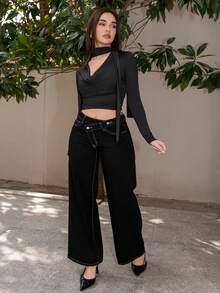 Bris Aura Atasan Wanita Minimalis Elegan Lengan Panjang dengan Kerah Berlipat dan Potongan Slim-Fit - Hitam - View 3