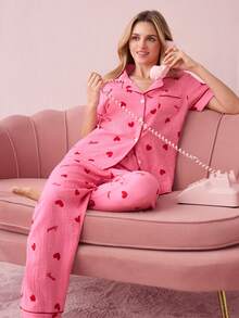 Bonmuse Conjunto de pijama rosa para mujer con top de manga corta con cuello de bolsillo y estampado de corazones & letras & pantalones, para el Día de San Valentín en verano - Rosa Fucsia - Ver 4