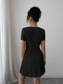 SHEIN Raffinéa Đầm nữ thanh lịch màu trơn cài nút phía trước - màu đen - Xem 2