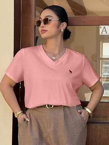 Livesso Curve Camiseta blanca de manga corta holgada con cuello en V y patrón bordado - Rosa - Ver 6