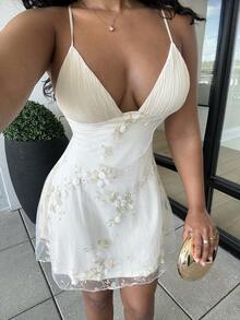 Alexandranx 女士优雅性感褶皱罩杯刺绣纯色修身 A 字迷你连衣裙 - 杏色 - 查看 7