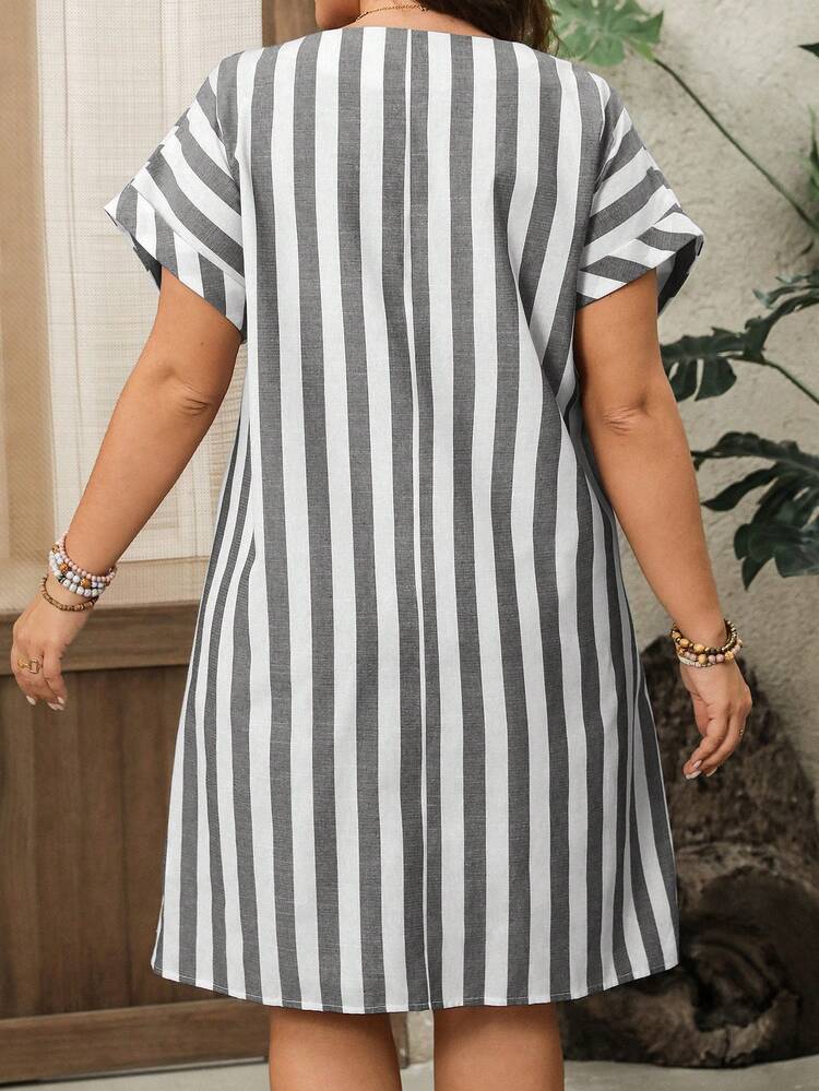 Plus Size Women's Summer Casual Vacation Country Short Sleeve Grey Striped Dress With Pockets,Summer\Vacation,Summer Holiday,Spring Break Outfits ,Vacation Outfits Women ,Holiday Outfits For Women,Going Out Outfits,2026 New Clothes,Simple And Fashionable For Everyday Wear,Suitable For Summer, Vacation, Daily Wear,Suitable For Summer, Vacation, Daily Wear,Dresses For Women,Flowy Dress ,Beach Outfits For Women,Casual Vacation Boho Dress