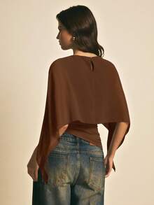 Poéselle Áo kiểu nữ màu trơn cổ tròn thiết kế bất đối xứng xếp ly thời trang - Rỉ Nâu - Xem 6