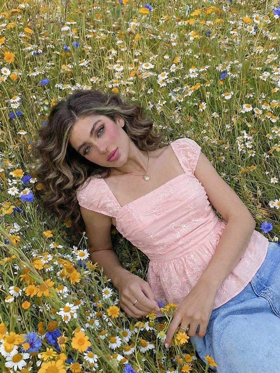 SHEIN MOD 女士印花方领衬衫，粉色刺绣花卉方领荷叶边短袖夏季上衣，复古浪漫经典风格，舒适优雅，适合夏季假期、春夏、毕业典礼、派对等场合，女士优雅衬衫，女士海滩度假，粉色娃娃衫，褶皱上衣，优雅粉色上衣 - 粉色 - 查看 1