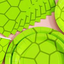 绿色底龟壳图案一次性餐盘、餐巾纸和杯子套装，可供20位客人使用。这款一次性派对用品套装（包括餐盘、餐巾纸和杯子）非常适合生日派对、婚礼和家庭野餐。 - 查看 5