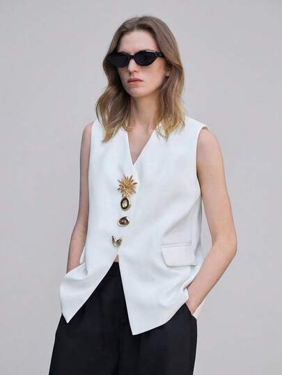 Ontre 2026SS New Sleeveless Metal Button Blazer Jacket For Women, Woven Fabric, Suitable For Valentine's Day, Wedding Season, Cocktail Party, Vacation, Solid White Color, Loose Fit, Urban Chic Minimalist Elegant Casual Commute Fashion Blazer