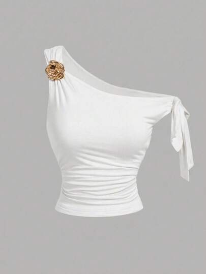 SHEIN Girlism Teen Girls White Solid Color Metal Flower Decor Ruched Shoulder Ruffle Hem Fashionable Cropped Camisole Tank Top
