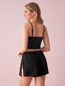 Snug Zone 对比色蕾丝蝴蝶结前吊带背心和短裤睡衣套装/睡衣套装 - 黑色 - 查看 2