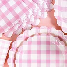 粉白格子花瓣图案一次性餐盘、餐巾纸和杯子套装，可供20位客人使用。这款一次性派对用品套装（包括餐盘、餐巾纸和杯子）非常适合生日派对、婚礼和家庭野餐。 - 查看 5