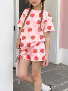 Bộ áo thun ngắn tay cổ tròn và quần short màu hồng kem, họa tiết hoa dâu tây ngọt ngào dành cho bé gái tuổi teen, thoải mái, phù hợp cho mặc hàng ngày vào mùa xuân/hè, đi nghỉ mát, lễ hội, đi chơi, mang đến không khí mùa xuân, không khí mùa hè, trang phục mùa xuân & hè, dễ chịu, bộ đồ bé gái sành điệu, trang phục thường ngày, quần áo trẻ em họa tiết hoa, bộ đồ mùa xuân & hè, phong cách mới, thư giãn, kỳ nghỉ hè thư thái, bộ đồ dâu tây nữ tính, bộ đồ mùa hè dễ thương cho bé gái, trang phục dâu tây dễ thương cho bé gái. - Nhiều màu - Xem 4