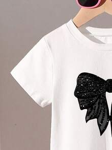 SHEIN 两件套少女休闲简约黑色蝴蝶印花短袖圆领T恤搭配黑色喇叭裤，可爱卡通图案套装，适合春、夏、秋、冬四季穿着，时尚休闲日常装。 - 彩色 - 查看 6