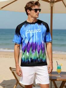 Manfinity Swimmode Camiseta de protección solar con cuello redondo y estampado gráfico para hombre, ropa casual de playa y vacaciones, ropa de crucero, camisa de surf con efecto tie-dye para hombre - Azul - Ver 1