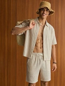 Manfinity Unisex 男士夏季休闲度假条纹前开襟短袖衬衫和短裤套装 - 卡其色 - 查看 1