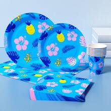 以蓝色背景为主题的夏日岛屿一次性餐盘、餐巾纸和杯子套装，可供8位客人使用。这款一次性派对用品套装（包括餐盘、餐巾纸和杯子）非常适合生日派对、婚礼和家庭野餐。 - 查看 3