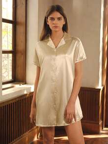 1 pièce Robe de nuit en satin couleur champagne pour femme, robe droite élégante à manches courtes, col châle, boutonnage devant, décontractée et ample, élégante et charmante, ourlet rond, tenue d'intérieur, mini-robe pour le printemps/été - Champagne - Voir 3