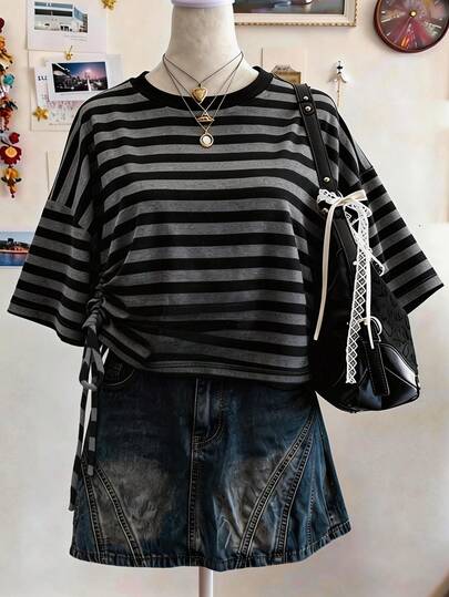 Lalippa Çizgili Dijital Baskılı Şık Minimalist Bol Kesim Orta Boy Yuvarlak Yaka Düşük Omuzlu Kadın Tişörtü, Arkadaşlar İçin Hediye